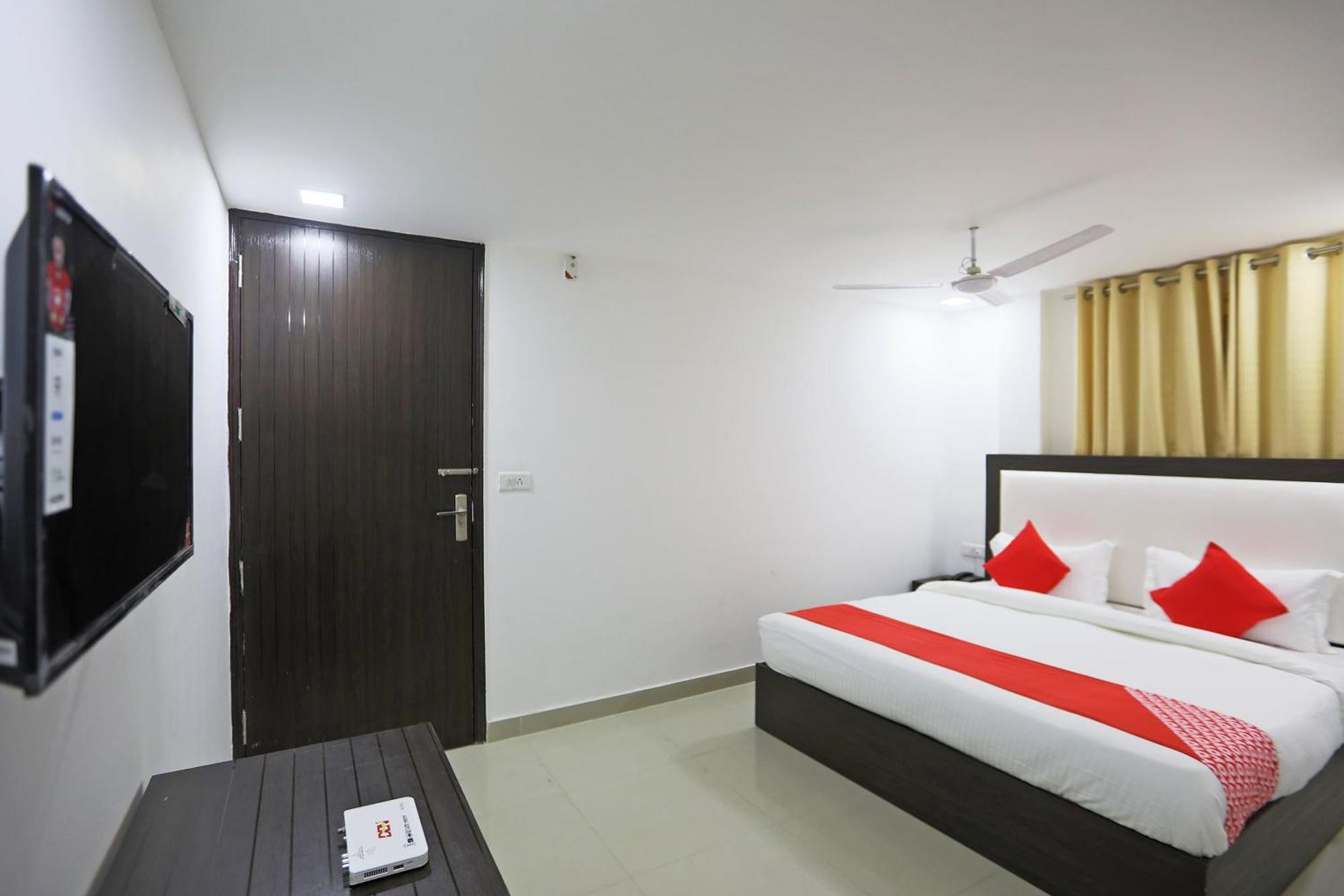 Townhouse South Lawn Hotel New Delhi Ngoại thất bức ảnh
