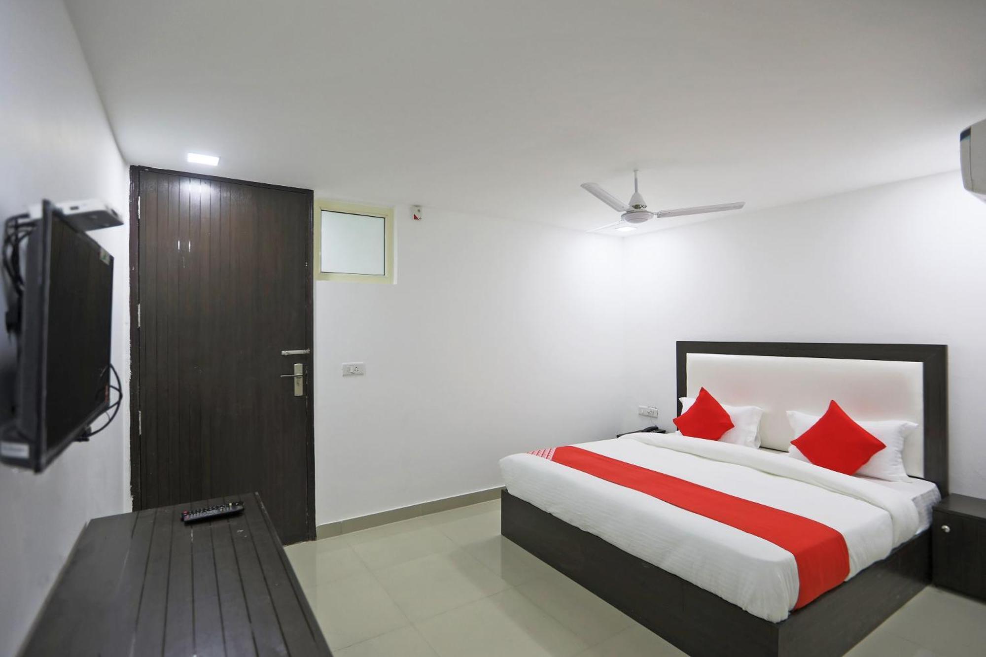 Townhouse South Lawn Hotel New Delhi Ngoại thất bức ảnh