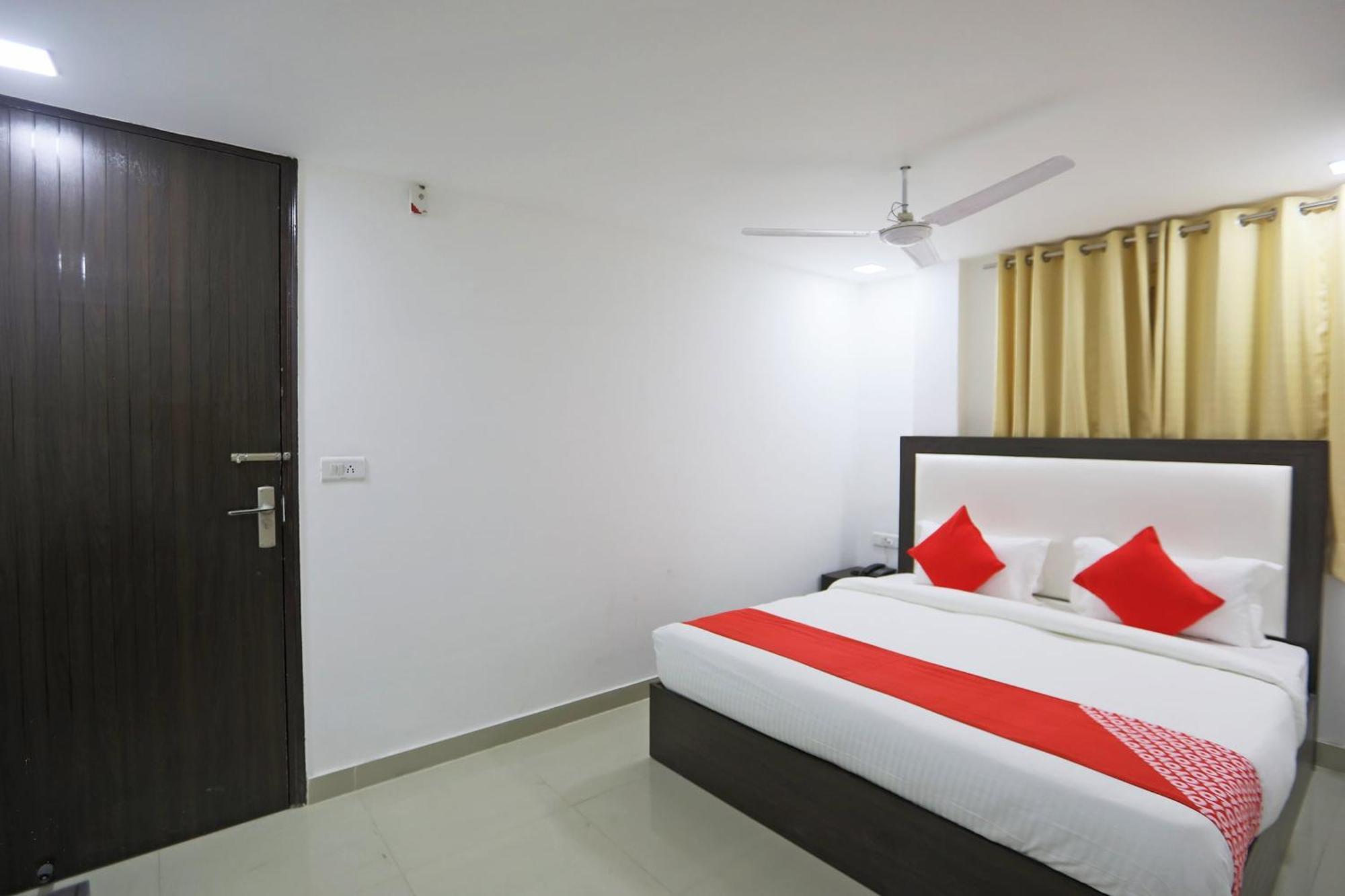 Townhouse South Lawn Hotel New Delhi Ngoại thất bức ảnh