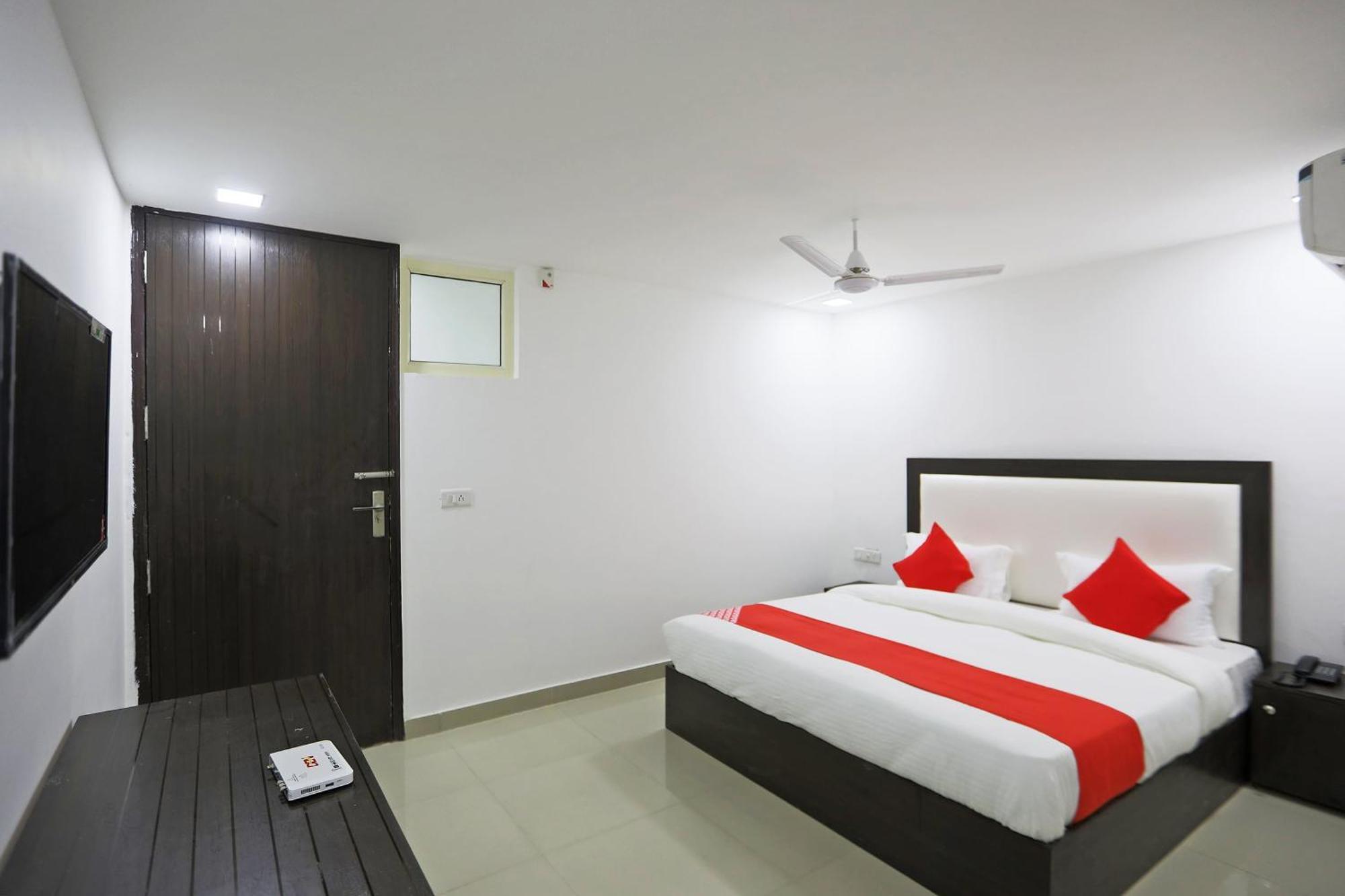 Townhouse South Lawn Hotel New Delhi Ngoại thất bức ảnh